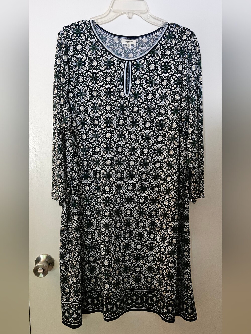 Max Studio Black and White Long Sleeve Printed Shift Dress
